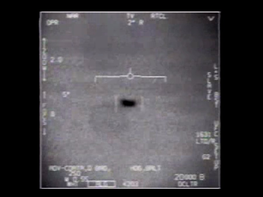 FLIR1 thermal camera still — Tic-Tac UAP as recorded by Lt. Cmdr. Chad Underwood